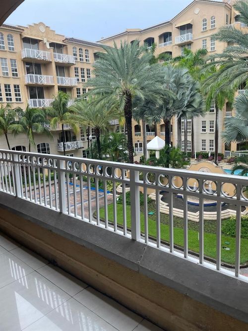 apt-326-3001 Ne 185th St, Aventura, FL, 33180-3340 | Card Image