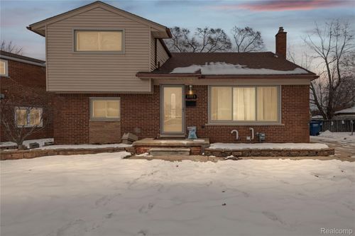 31015 Mackenzie Dr, Westland, MI, 48185-7074 | Card Image