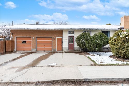 401 Stadacona St W, Moose Jaw, SK, S6H1Z7 | Card Image