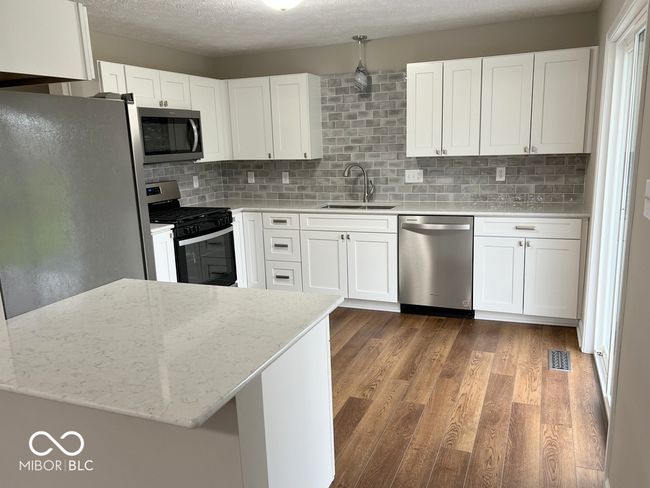 Kitchen breakfast bar | Image 15