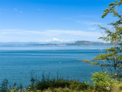 You will never get tired of watching the changing moods of Mt Baker and all the marine traffic. | Image 3