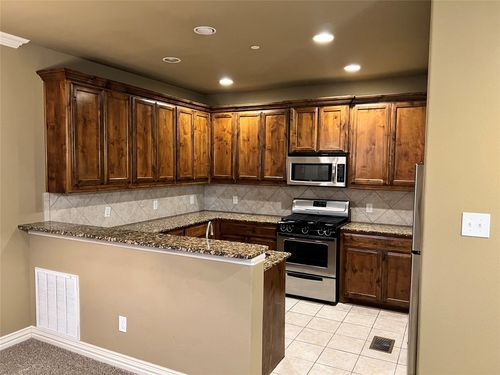 201-212 Bolivar St, Sanger, TX, 76266-5356 | Card Image