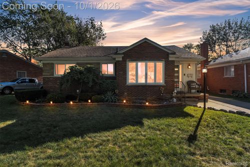 24804 Ridgecroft Ave, Eastpointe, MI, 48021-3453 | Card Image