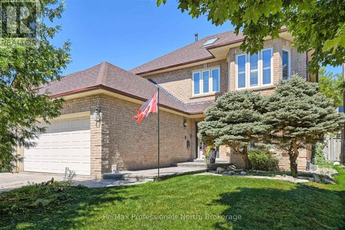 8 Elmsley Drive E, Richmond Hill (Observatory), ON, L4C8N1 | Card Image