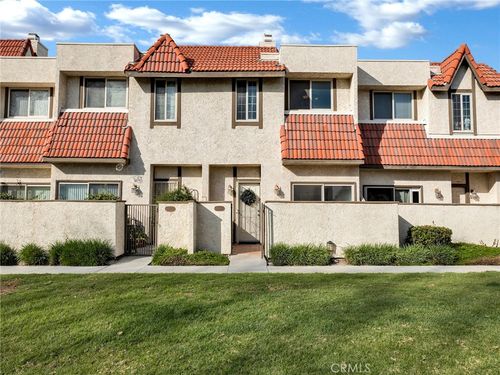 3-17951 River Cir, Canyon Country, CA, 91387 | Card Image