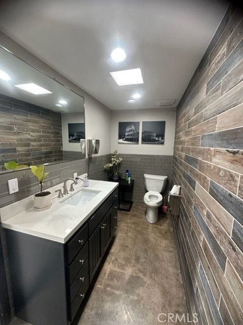 130 Centennial Way, Tustin, CA, 92780-3751 | Card Image