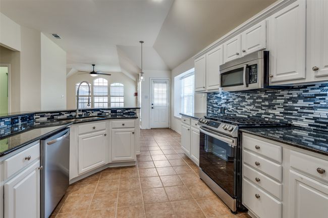 6717 Candlecreek Ln, House other with 4 bedrooms, 2 bathrooms and null parking in Plano TX | Image 18