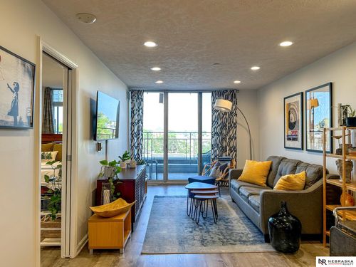 apt-2a-3000 Farnam St, Omaha, NE, 68131-3532 | Card Image
