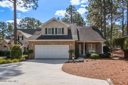2 Hunter Ct, Southern Pines, NC, 28387-2946 | Card Image