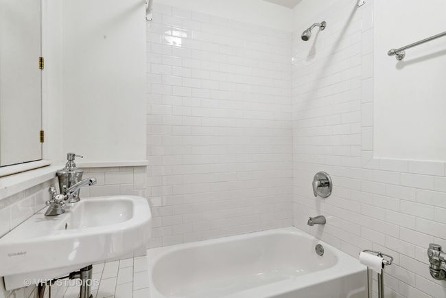 APT-11D - 3100 N Sheridan Rd, Condo with 3 bedrooms, 2 bathrooms and null parking in Chicago IL | Image 21