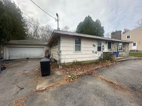 345 Chace St, Somerset, MA, 02726-3560 | Card Image