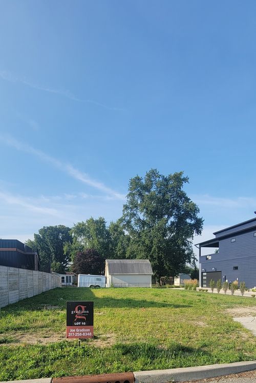 8677 Morgan Dr, Fishers, IN, 46038-2923 | Card Image