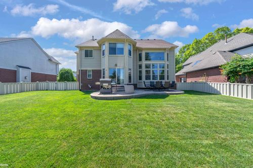 39148 Canterbury Dr, Harrison Township, MI, 48045-6017 | Card Image