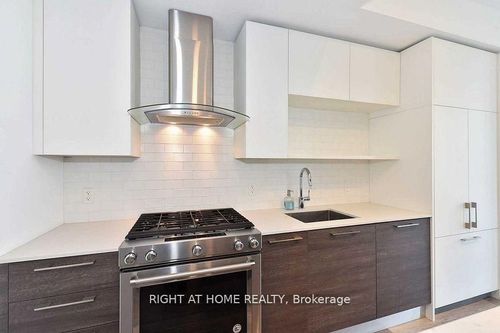 504-2118 Bloor St W, Toronto, ON, M6S0A6 | Card Image