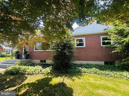 481 Laudermilch Rd, Hershey, PA, 17033-9429 | Card Image