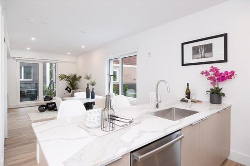 205-2075 E 1st Ave, Vancouver, BC, V5N1B6 | Card Image