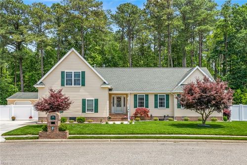 5 Boger Cir, Hampton, VA, 23664-2077 | Card Image