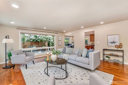 apt-101-2423 8th Ave N, Seattle, WA, 98109-2214 | Card Image