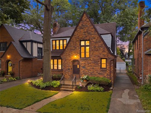 20436 Briarcliff Rd, Detroit, MI, 48221-1328 | Card Image
