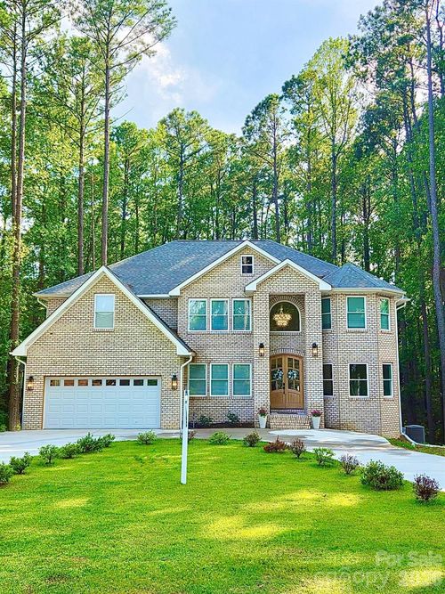 124 Providence Pl, Chocowinity, NC, 27817-9177 | Card Image