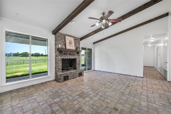 5131 N Us Highway 77, Home with 4 bedrooms, 3 bathrooms and 4 parking in Warda TX | Image 7