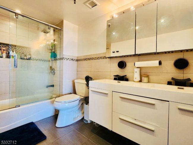 APT-12D - 551 Observer Hwy, House other with 2 bedrooms, 2 bathrooms and null parking in Hoboken NJ | Image 18