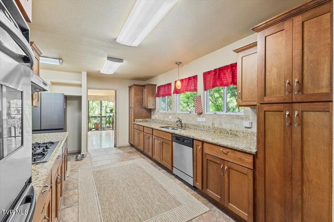 1902 Lamont St, House other with 5 bedrooms, 4 bathrooms and null parking in Kingsport TN | Image 9
