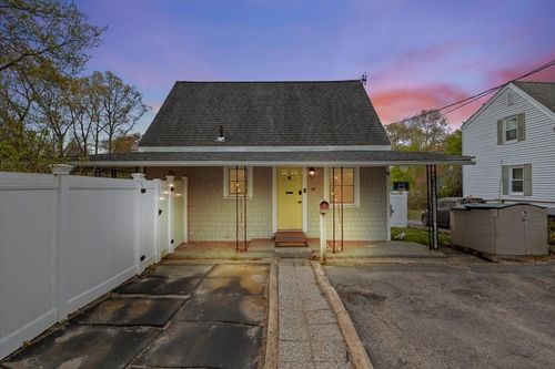 47 Rockford St, Brockton, MA, 02301-4637 | Card Image