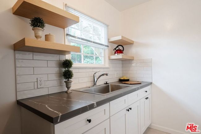Kitchen (Staged) | Image 5