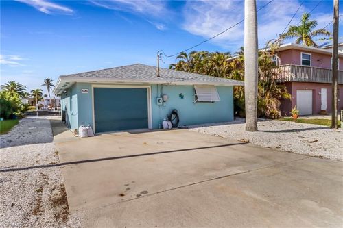 2686 Clyde St, MATLACHA, FL, 33993-9741 | Card Image