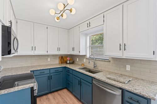 900 Hollow Creek Rd, Burleson, TX, 76028-6239 | Card Image