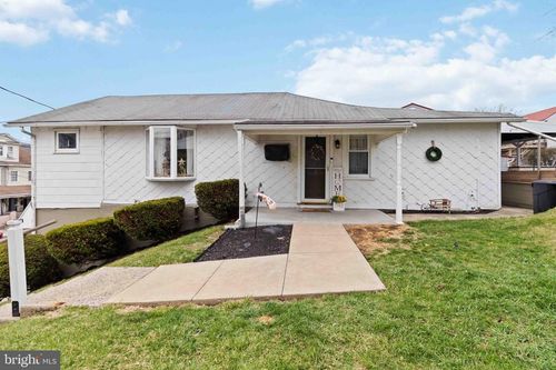 1034 W Mulberry St, COAL TOWNSHIP, PA, 17866-2612 | Card Image