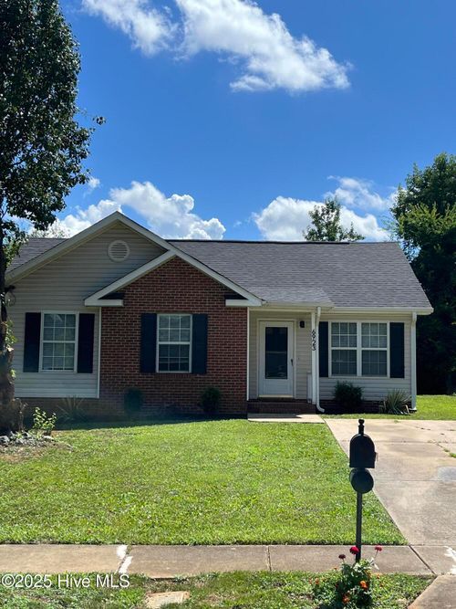 6923 Reese Furr Dr, Charlotte, NC, 28216-1995 | Card Image