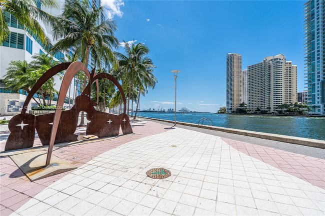 T-1802 - 300 S Biscayne Blvd, Condo with 2 bedrooms, 2 bathrooms and null parking in Miami FL | Image 25