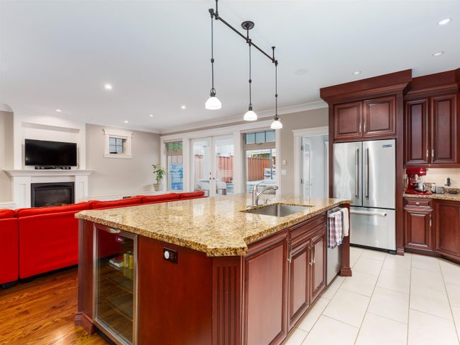 308 E 23 Rd Street, House other with 5 bedrooms, 4 bathrooms and 3 parking in North Vancouver BC | Image 9