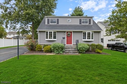 8 Anthony Dr, Madison, NJ, 07940-1523 | Card Image