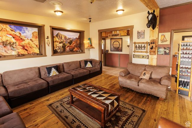 Lobby | Image 15