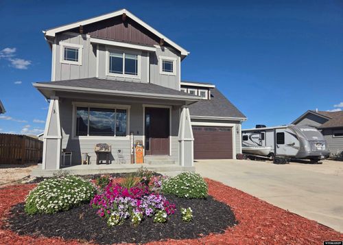 620 Fort Clay St, Evansville, WY, 82636-8404 | Card Image