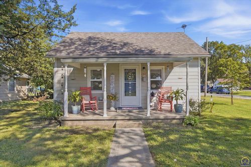 284 Ellinwood St, Osage City, KS, 66523-1454 | Card Image