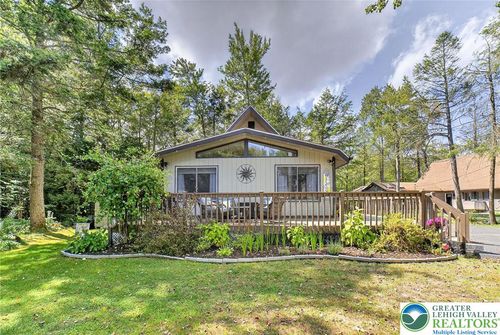 363 Sidney Ave, Pocono Summit, PA, 18346-7637 | Card Image