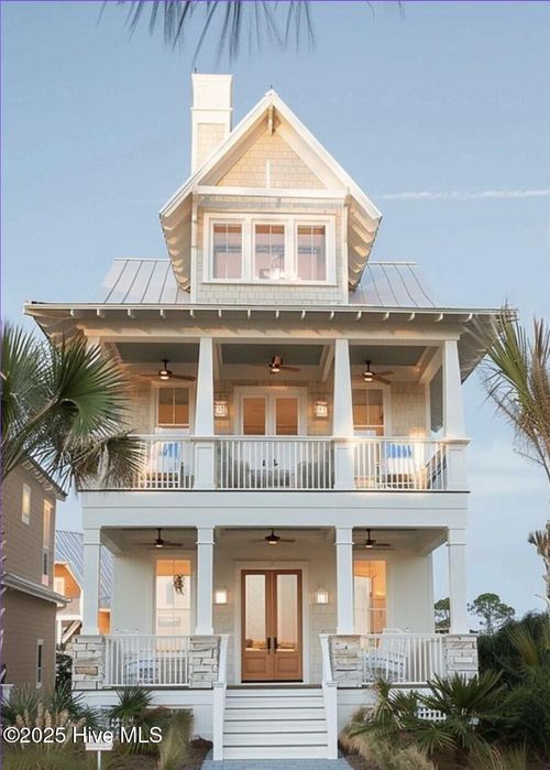 2101 Evans St, Morehead City, NC, 28557-3934 | Card Image