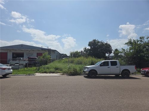 319 Waco St, Corpus Christi, TX, 78401-2746 | Card Image