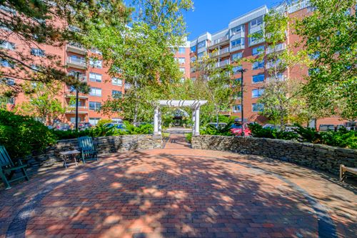 320-148 Breakwater Dr, South Portland, ME, 04106-1656 | Card Image