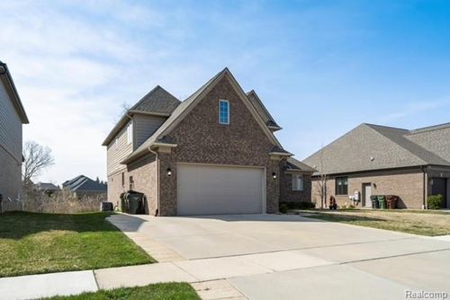 54623 Lawson Creek Dr, Shelby Twp, MI, 48316-3118 | Card Image