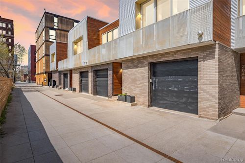 2644 John R Street, Detroit, MI, 48201 | Card Image