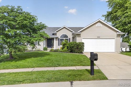 2025 Dardenne Valley Dr, O Fallon, MO, 63368-7274 | Card Image
