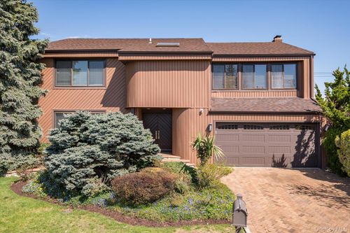 25 Princeton Dr, Syosset, NY, 11791-6740 | Card Image