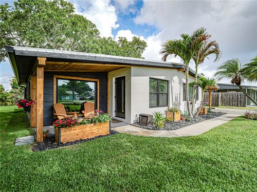 1611 4th Ave, Vero Beach, FL, 32960-5604 | Card Image
