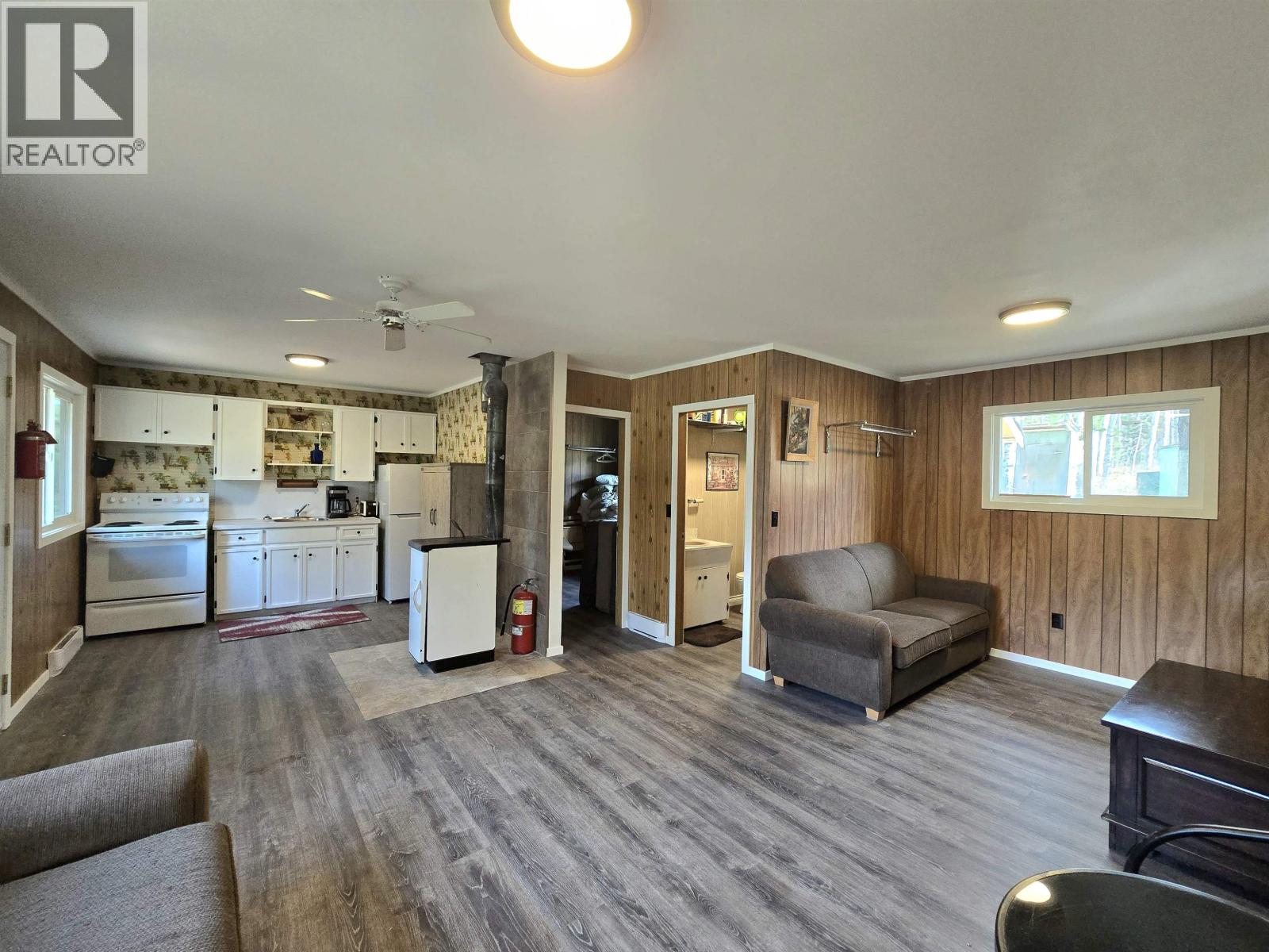 Residential in 100 Mile House 3