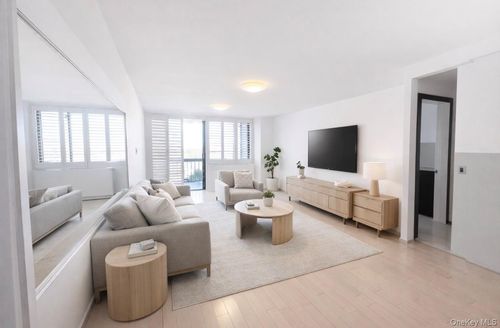 10v-2 Bay Club, New York, NY, 11360 | Card Image